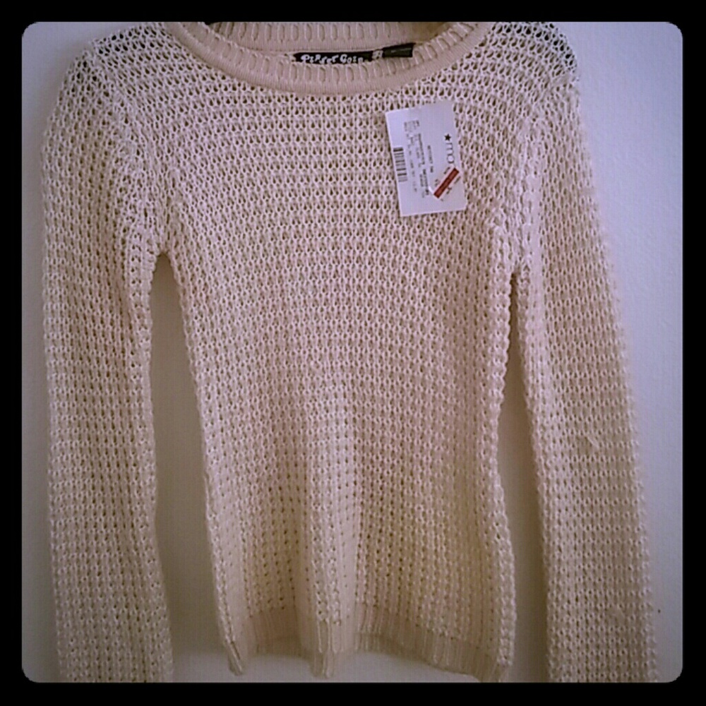 Long sleeve knit sweater